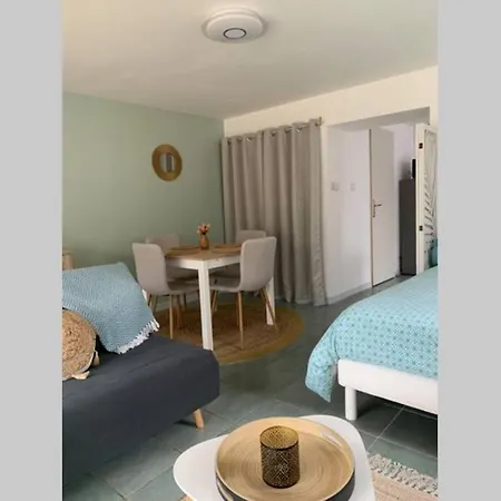 בית נופש Les Hortensias, Charmante Petite Maison En Pierre סן-מרטין-בולון