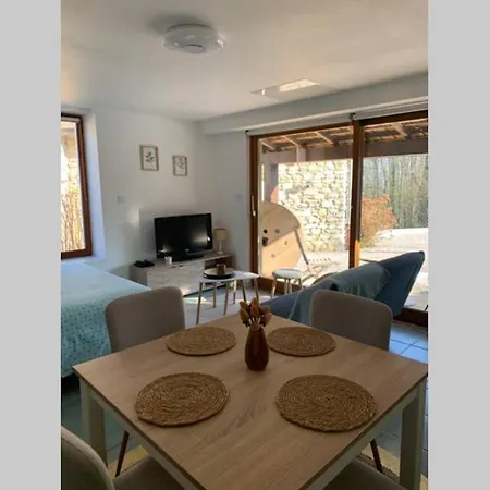 펜션 Les Hortensias, Charmante Petite Maison En Pierre