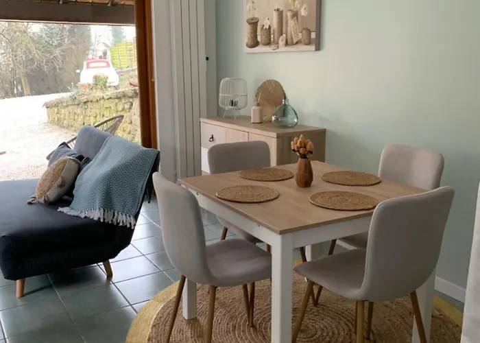 Casa vacanze Les Hortensias, Charmante Petite Maison En Pierre *
